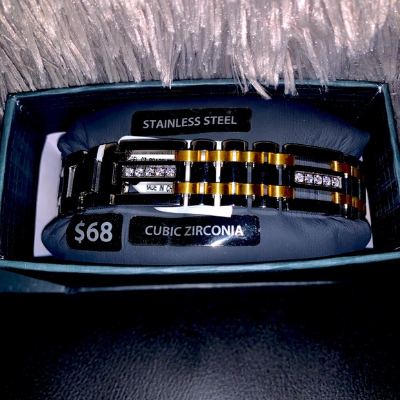 Men’s Cross Bracelet - Picture 1 of 3